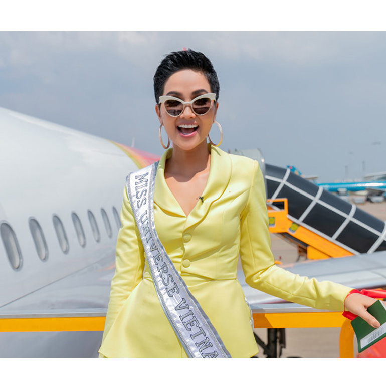 H'Hen Niê mang 80 bộ trang phục dự thi 'Miss Universe 2018'