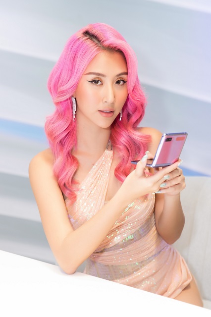 Quỳnh Anh Shyn gây xôn xao tại sự kiện với mái tóc hồng Hot trend 2020