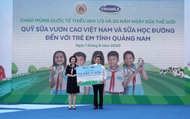 Vinamilk mang niềm vui uống sữa đến với trẻ em Quảng Nam thông qua quỹ sữa vươn cao Việt Nam và chương trình sữa học đường