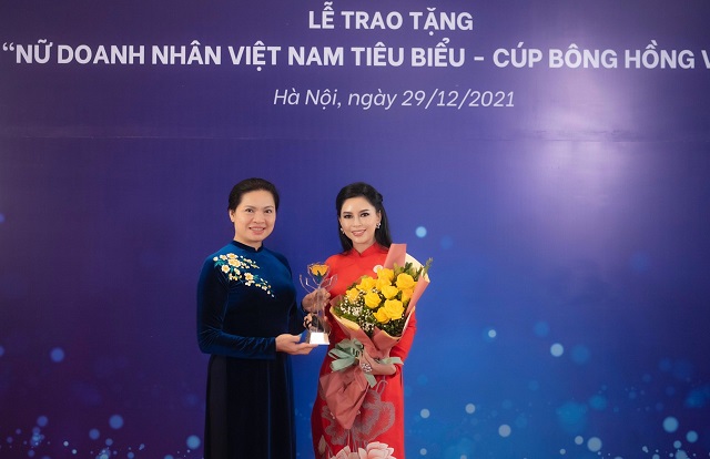 CEO IPPG nhận giải Doanh nhân nữ tiêu biểu Việt Nam Bông Hồng Vàng lần 3