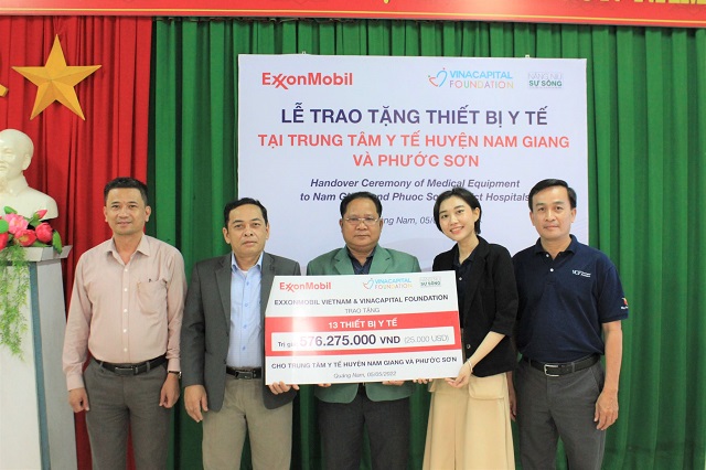 ExxonMobil Việt Nam trao tặng thiết bị y tế tại Trung tâm y tế huyện Nam Giang và Phước Sơn, tỉnh Quảng Nam