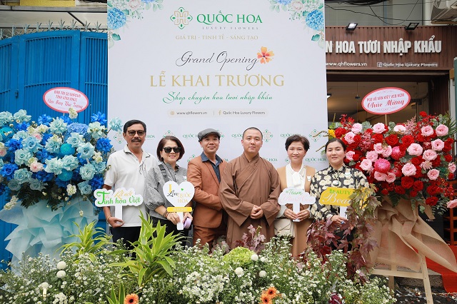 Kinh doanh hoa lấy tiền làm thiện nguyện