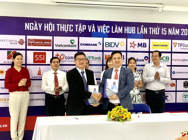 Trường Đại học Ngân hàng tổ chức ngày hội việc làm lần thứ 15 với quy mô lớn