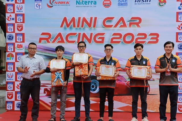 Đội đua Trường Cao Đẳng Kỹ Thuật Cao Thắng giành chiến thắng tại Mini Car Racing Lần 7  Năm 2023