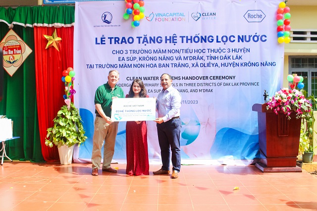 Roche Việt Nam và VinaCapital Foundation chung tay mang nước sạch đến với trẻ em tại tỉnh Đắk Lắk