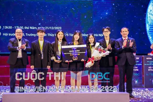 Đội thi E-force - Trường Đại học Kinh tế Quốc dân đoạt giải Quán quân cuộc thi Sinh viên Kinh doanh Số 2023