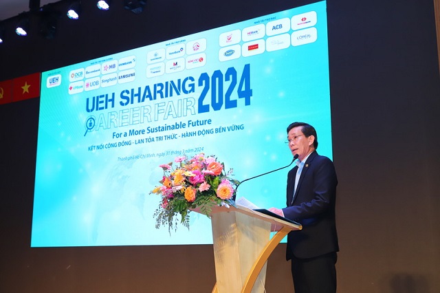 Hơn 5.000 việc làm được kết nối tại chuỗi sự kiện UEH Sharing – Career Fair 2024